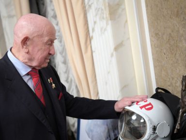 Falece o cosmonauta soviético Leonov, o 1º a caminhar no espaço