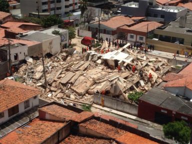 Prédio desaba em Fortaleza e deixa uma pessoa morta; sete feridos são resgatados