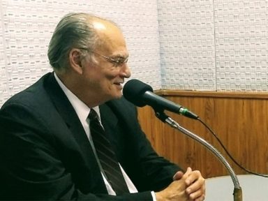 “Bolsonaro, o presidente-miojo”, diz Roberto Freire