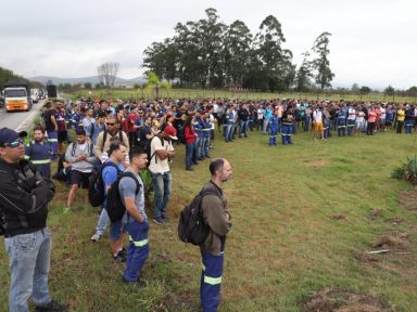 Metalúrgicos da Gerdau fazem paralisação por reajuste salarial