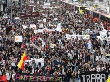 Governo colombiano mantém arrocho orçamentário e estudantes voltam às ruas