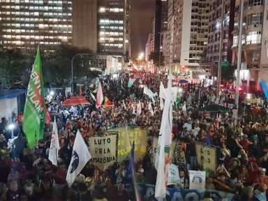 Protestos pelo país repudiam cortes na Educação