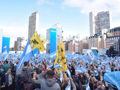 Fernandez e Cristina convocam argentinos a defender a Pátria e enterrar o neoliberalismo
