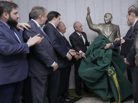 Câmara homenageia os 103 anos de Ulysses Guimarães e sua luta pela democracia