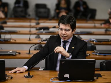 Comissão do Senado convoca o ministro do Turismo para explicar laranjas