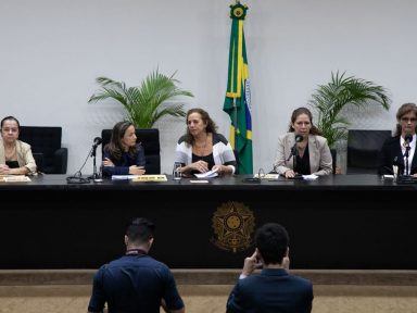 Seminário aponta que ajuste fiscal e recessão afundam o Brasil na crise