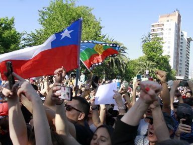 Chile: com as ruas tomadas, Piñera diz que proporá mudanças na Constituição