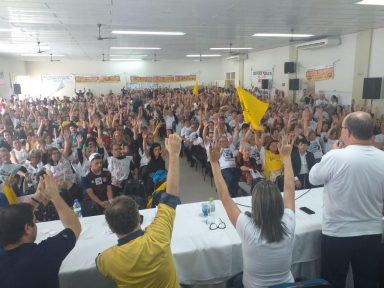 RS: servidores aprovam greve a partir do dia 26