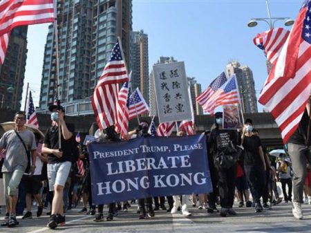 China repudia “lei” recém-aprovada nos EUA para interferir em Hong Kong