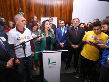 “Fim do Fundeb ameaça a escola pública brasileira”, alerta ato na Câmara