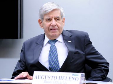 Augusto Heleno diz que é contra a anistia de 40 anos atrás