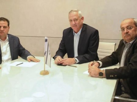 Nomeado para formar governo, Gantz se reúne com líderes árabes israelenses
