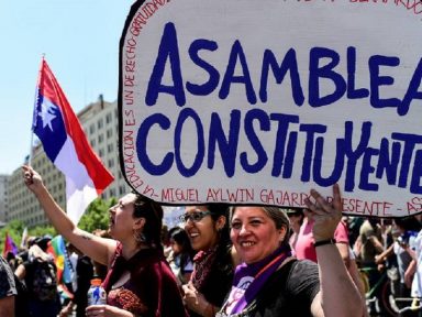Em reunião com governo, partidos chilenos de oposição exigem convocação de Constituinte