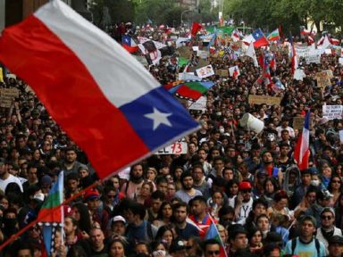 Com greve geral e mobilizações por todo o país, chilenos exigem Constituinte