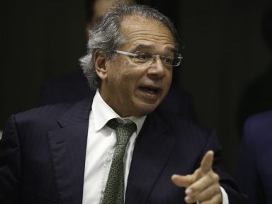 Guedes quer doar fundos setoriais a bancos