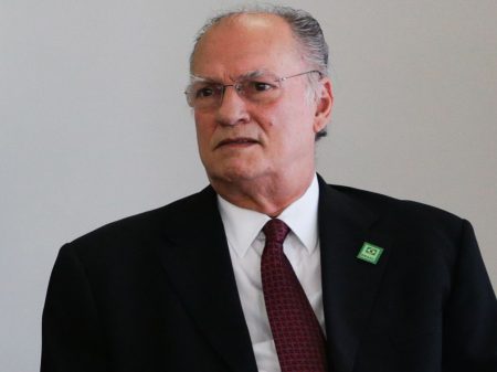 Freire: “governo Bolsonaro junta órfãos e saudosos do AI-5. Uma vergonha”