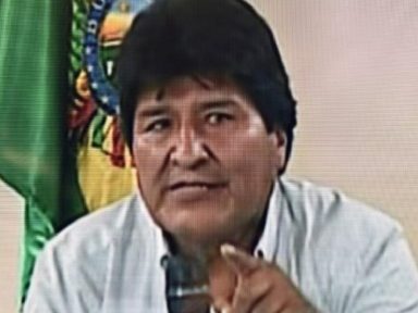 “A Bolívia e o mundo repudiam os que passarão à história como racistas e golpistas”, afirma Evo