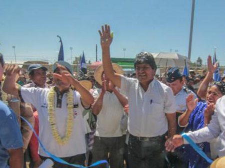 Evo e movimentos sociais convocam bolivianos a derrotarem tentativa de golpe de Estado