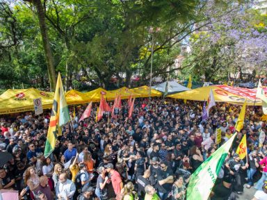 Servidores do RS tomam as ruas e aprovam greve contra pacote de arrocho de Eduardo Leite