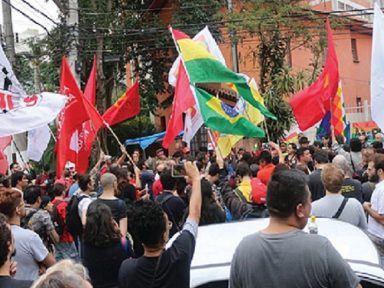 Ato contra o golpe fascista lotou a frente do consulado da Bolívia em São Paulo