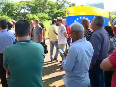 Sem apoio de todo o governo,   fascistas são obrigados a sair da Embaixada da Venezuela