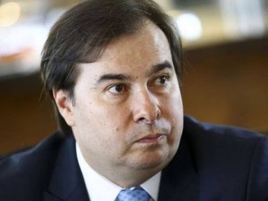 “Heleno virou um auxiliar do radicalismo do Olavo”, diz Rodrigo Maia