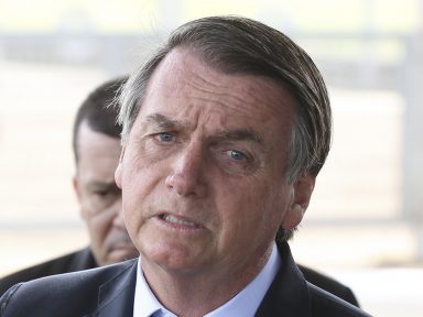 Tomografia não encontra nada no crânio de Bolsonaro
