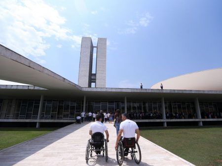 Cresce a reação ao PL de Bolsonaro contra os deficientes