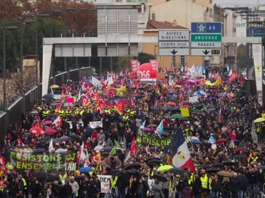 Franceses param o país contra “reforma” previdenciária de Macron