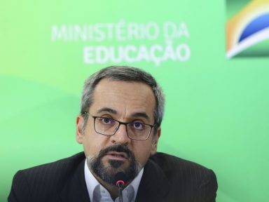 Reitores das universidades federais entram com ação na Justiça contra Weintraub