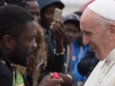 Papa condena “tortura e escravização de migrantes na Líbia”