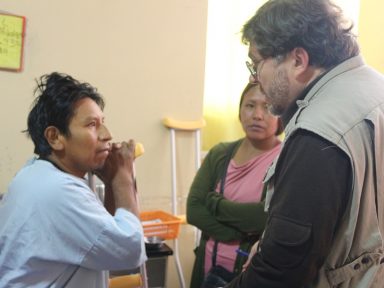 “As tropas miravam, acertavam e riam”, conta ferido na Bolívia
