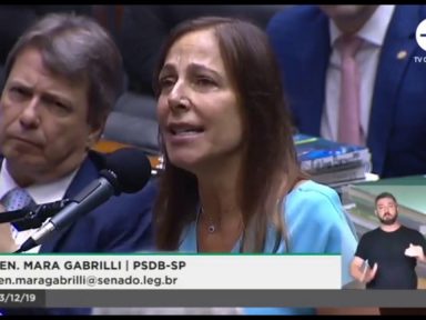 Senadora condena ataque de Bolsonaro a deficientes e reverte regime de urgência