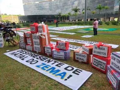 Servidores de Minas Gerais protestam após governo se recusar a pagar 13º salário