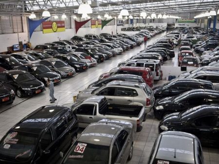 Produção de veículos desaba 21,2% em novembro