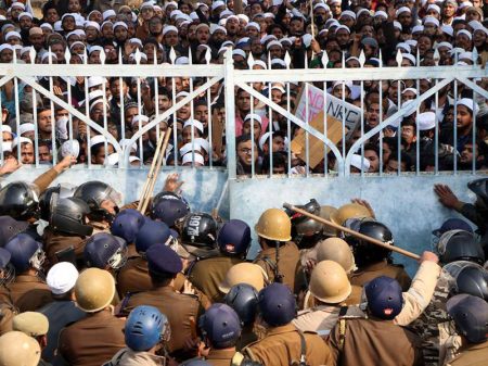 Onda de protestos contra lei discriminatória toma conta da Índia