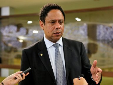 Orlando Silva: Luiz Fux afrontou os três poderes da República