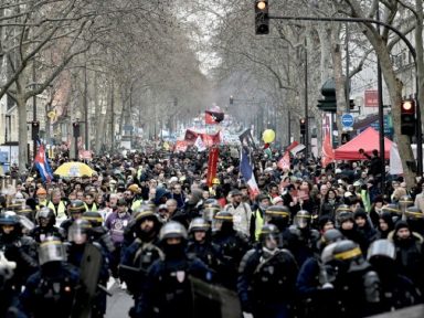 Previdência: após 38 dias de greve, franceses obrigam Macron ao primeiro recuo
