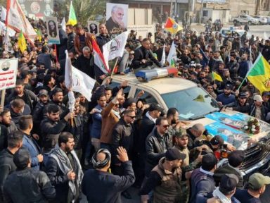 Cortejo fúnebre de Soleimani e do líder iraquiano junta multidão em Bagdá