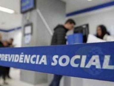 Aposentados e pensionistas recebem salário mínimo de janeiro sem a correção da inflação