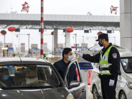 China restringe circulação em 10 cidades para deter surto de coronavírus