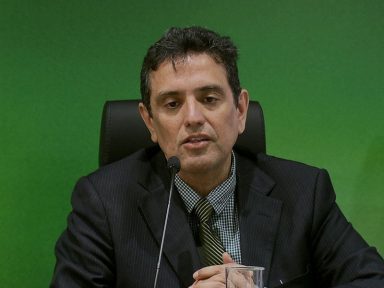 Com milhões sem atendimento, presidente do INSS diz que órgão não precisa de mais servidores