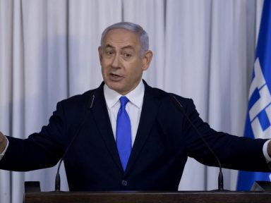 Netanyahu vai a julgamento por fraude e suborno