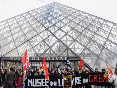 Greve contra ataque de Macron à Previdência chega ao Museu do Louvre