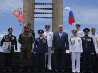 Comitiva russa homenageia pracinhas brasileiros mortos na Segunda Guerra