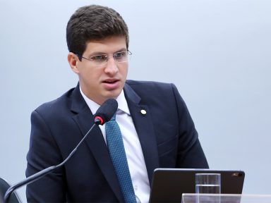 João Campos: “por uma frente democrática, não só de esquerda, contra o autoritarismo”