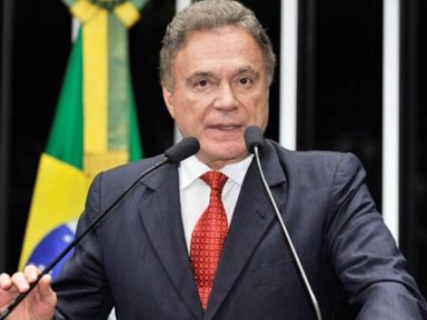 Podemos: “Bolsonaro faz política de banqueiro para banqueiros do governo”