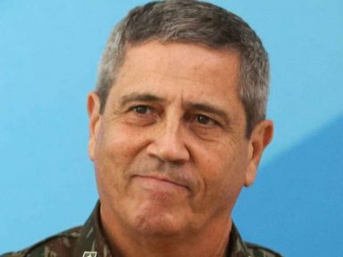 General Braga Neto toma posse na Casa Civil do governo