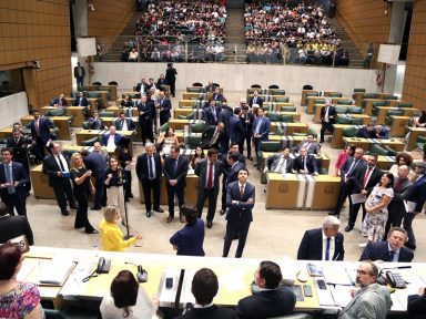 Deputados aprovam reforma da Previdência que reduz direitos do funcionalismo de SP