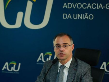 Contra Moro e a favor de Bolsonaro, AGU defende juiz das garantias
